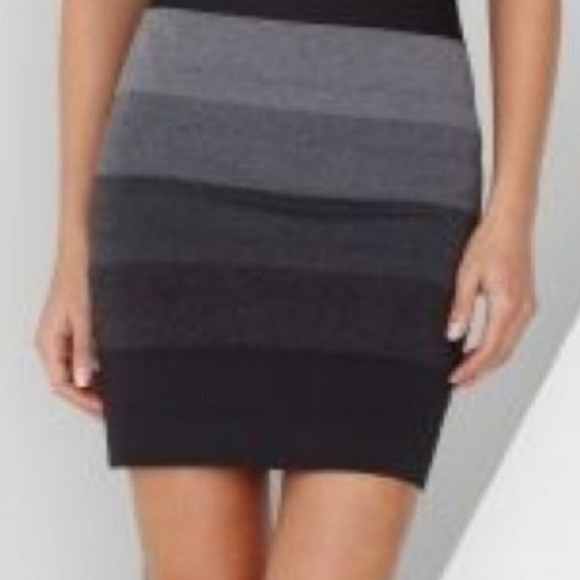 BCBGMaxazria Gray and Black Mini Skirt Size Medium - Picture 1 of 5